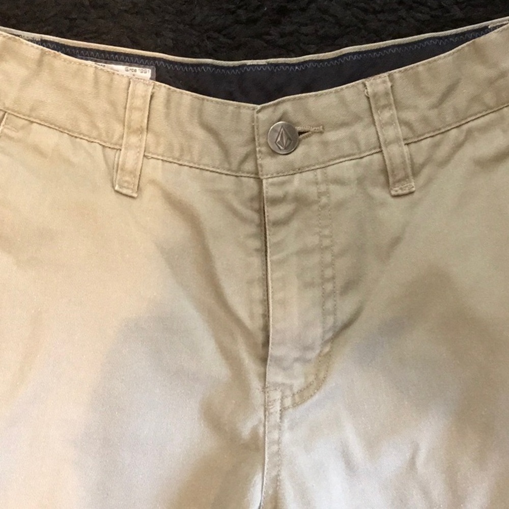 Volcom Shorts - Picture 2 of 5